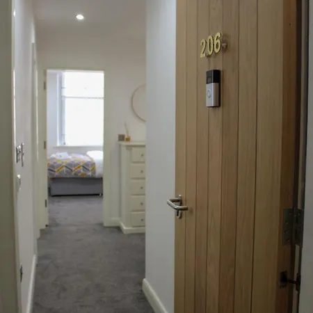Urban Retreat - Bradford Gem *